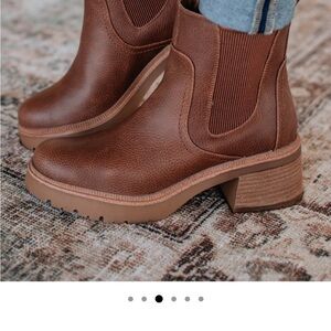 Mia Women's Brown Ankle Boots